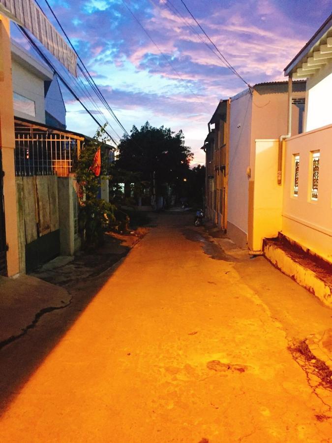 Đòn Gánh Homestay Buôn Ma Thuột Esterno foto